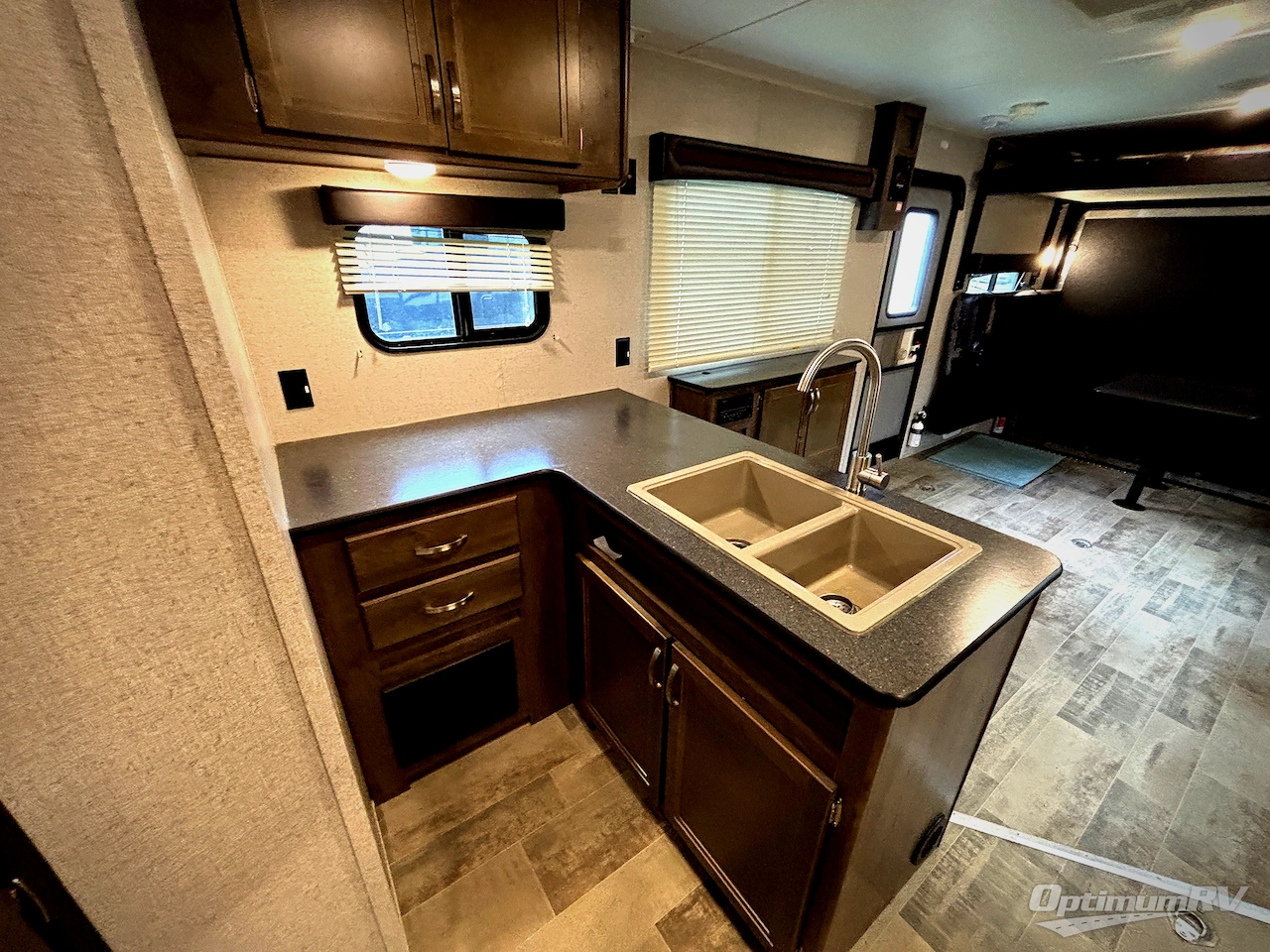 2018 Dutchmen Rubicon XLT 301XLT Photo 9