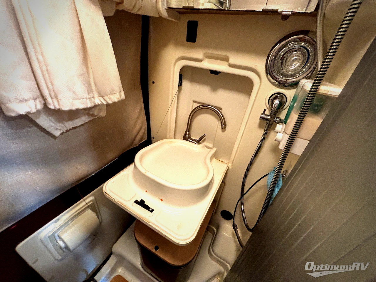 2021 Winnebago Travato 59KL Photo 17