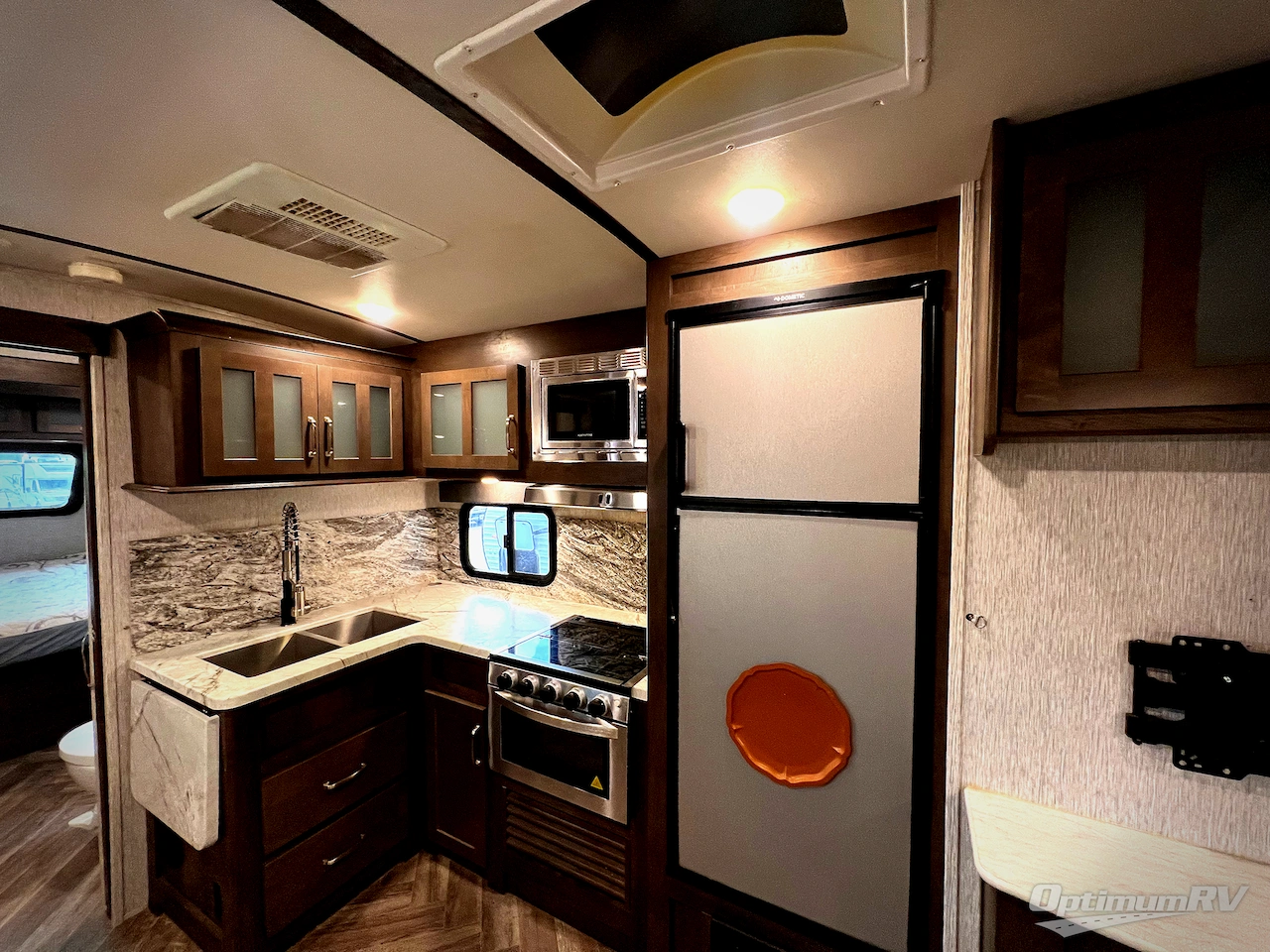2021 Dutchmen Astoria 3203BH Photo 6