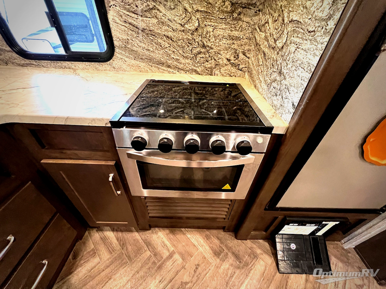 2021 Dutchmen Astoria 3203BH Photo 8