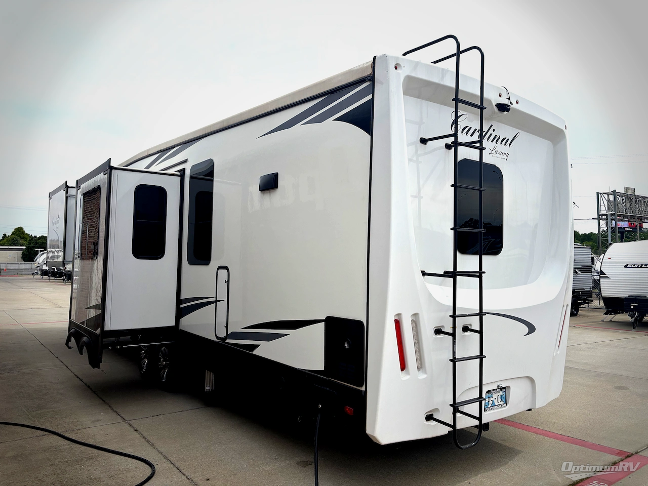 2021 Forest River Cardinal Luxury 390FBX Photo 3