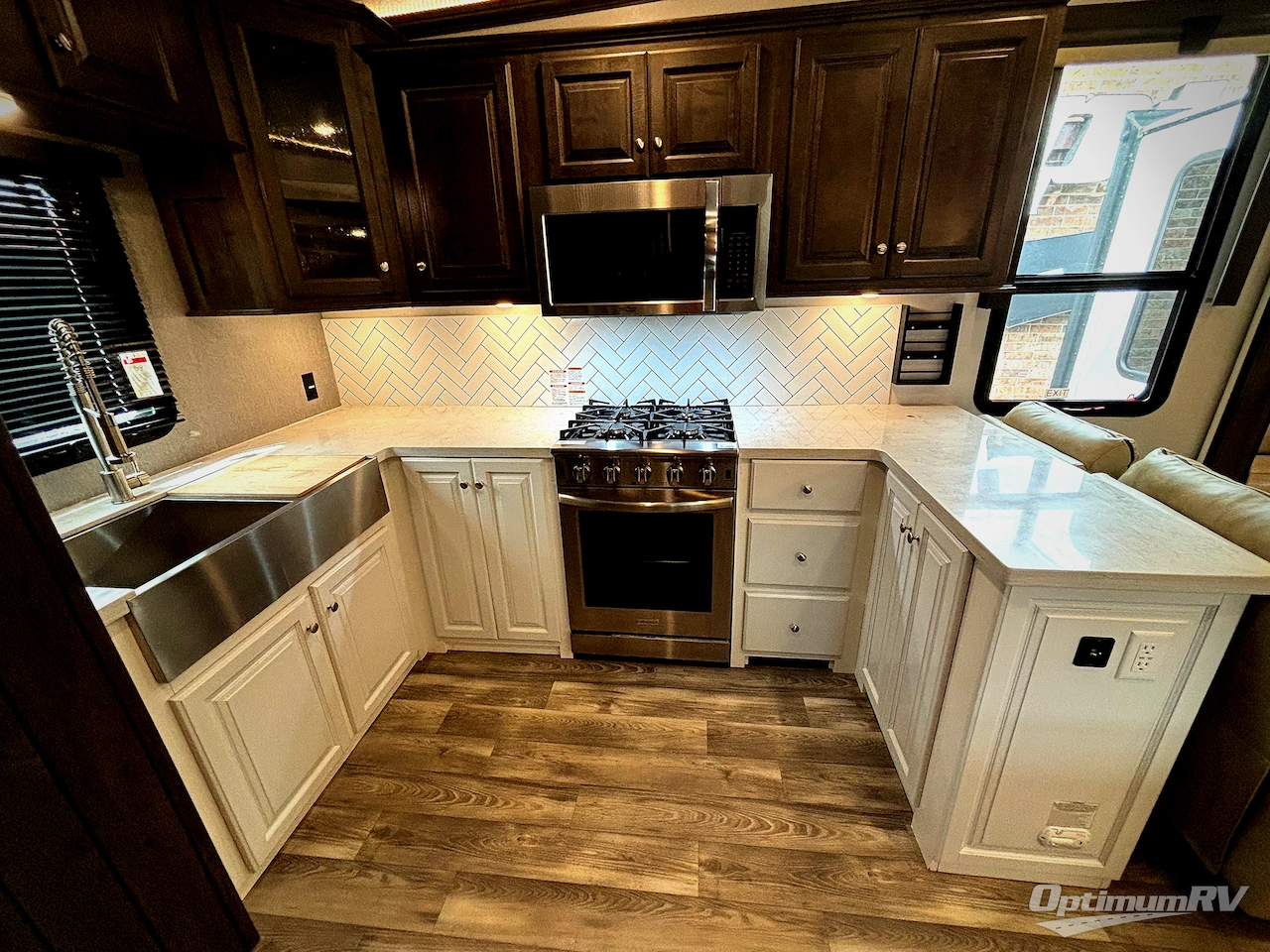 2021 Forest River Cardinal Luxury 390FBX Photo 6