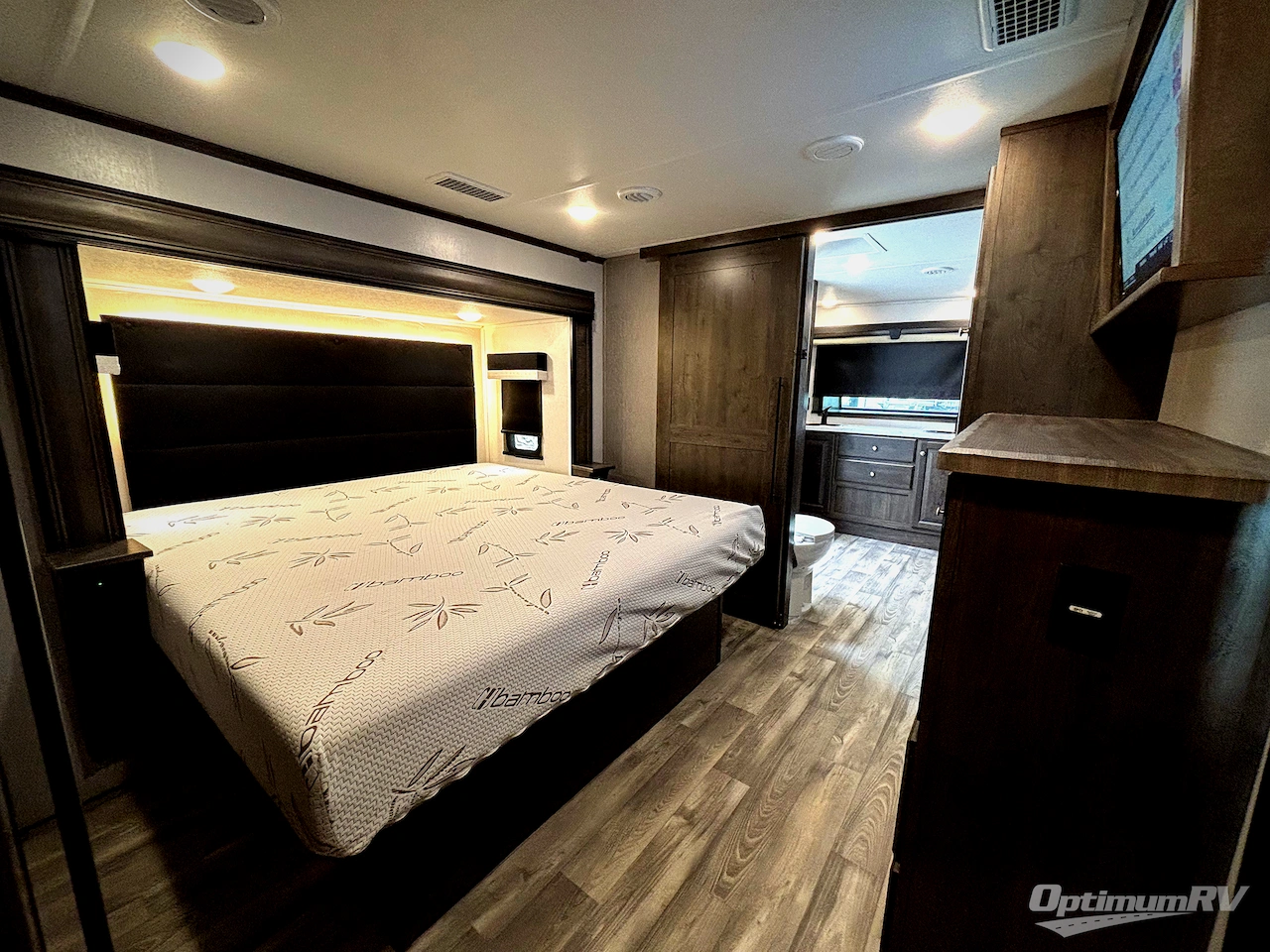 2021 Forest River Cardinal Luxury 390FBX Photo 18