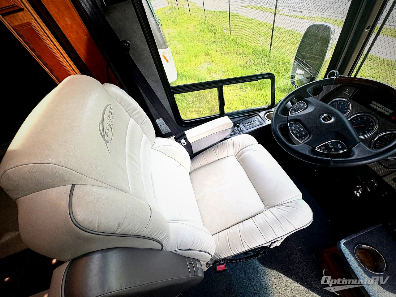 2016 Itasca Ellipse 42QD Photo 9