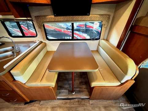 2017 Winnebago Minnie Winnie 31G RV Photo 3