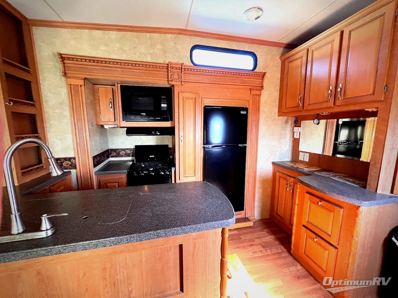 2009 Forest River Cardinal 34QRL Photo 11