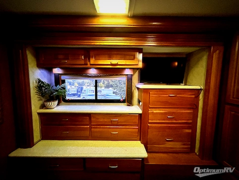 2008 Monaco Camelot 42PDQ RV Photo 4