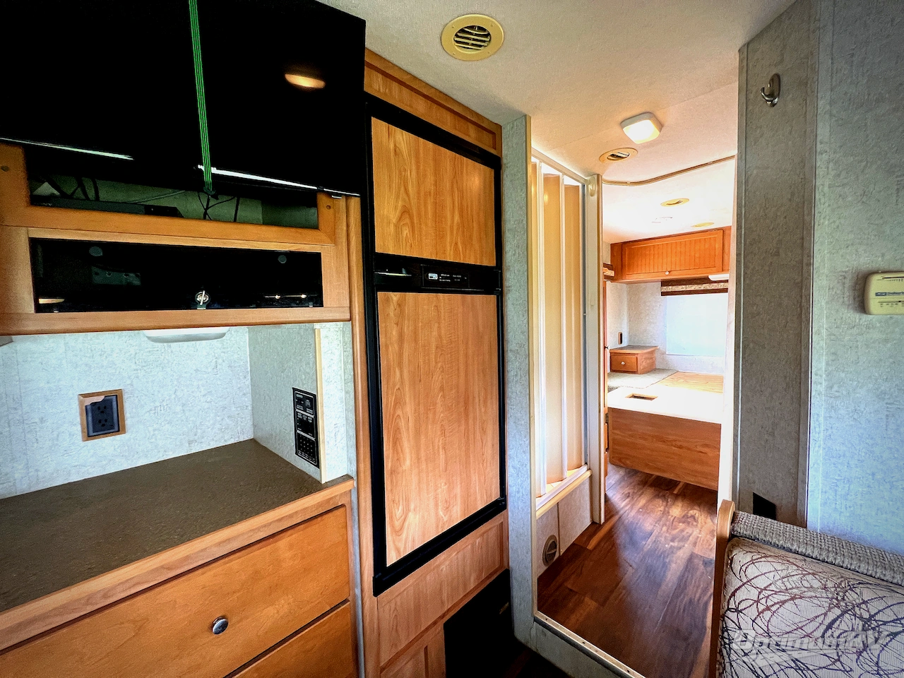 2007 Winnebago Access 26A Photo 13