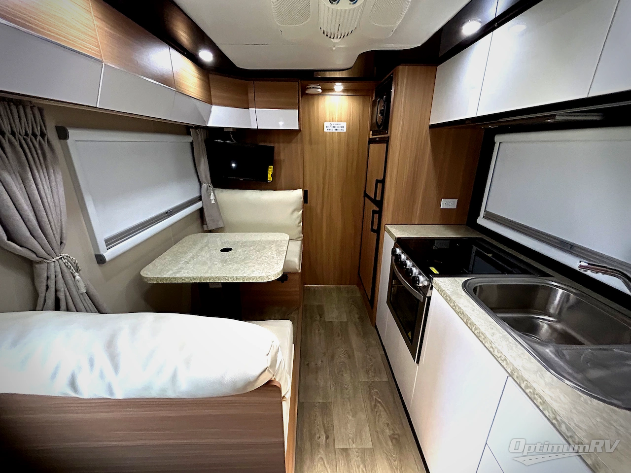 2024 Black Series Camper HQ Series HQ19 Photo 4