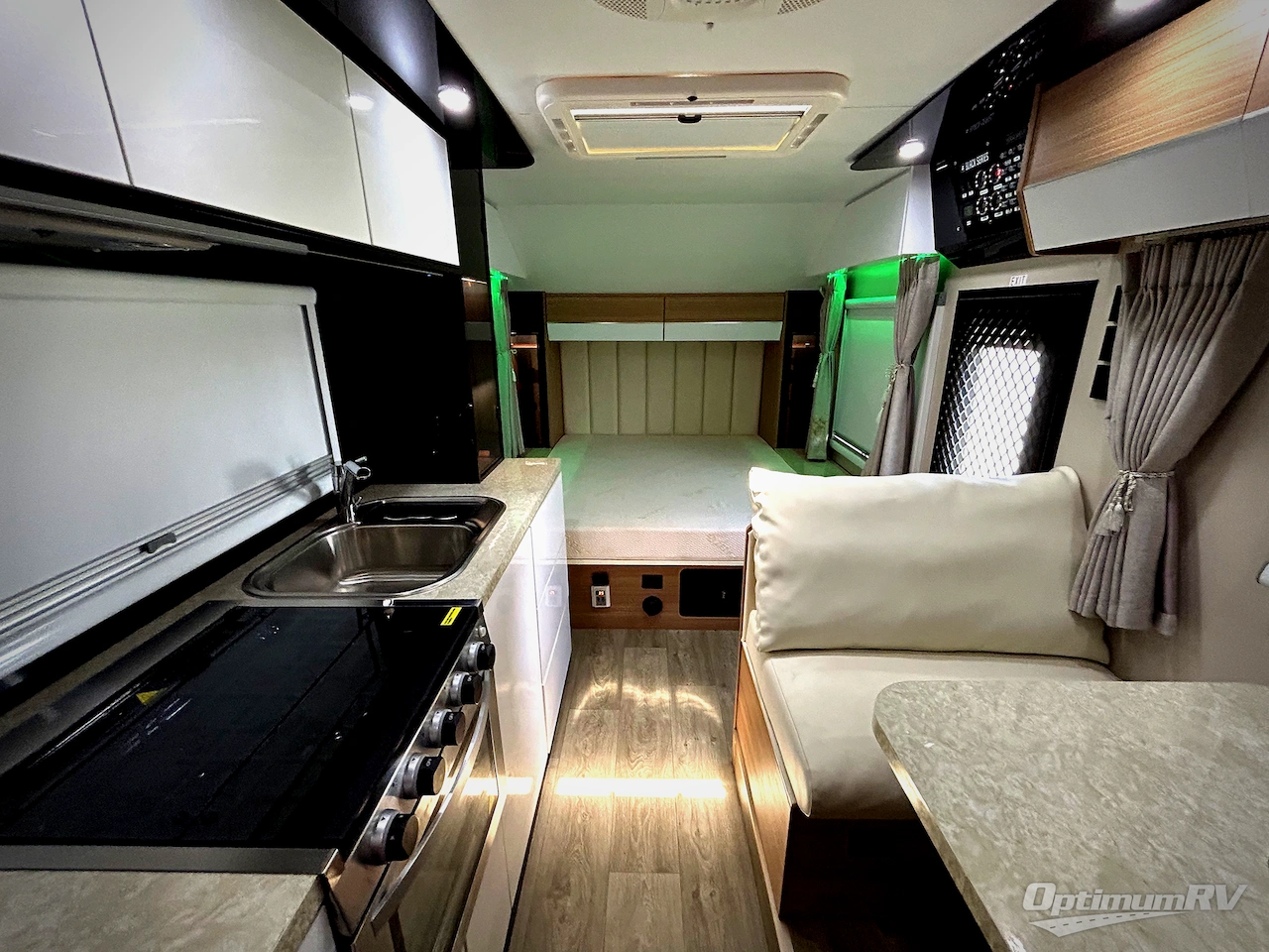 2024 Black Series Camper HQ Series HQ19 Photo 5