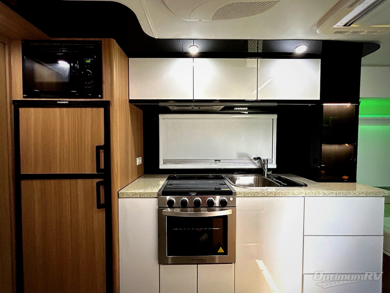 2024 Black Series Camper HQ Series HQ19 Photo 6