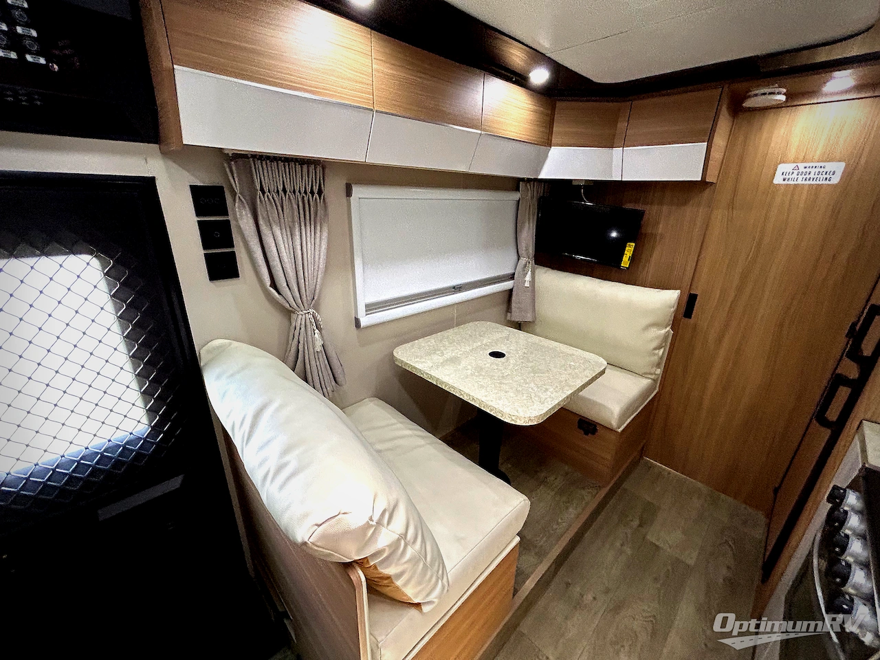 2024 Black Series Camper HQ Series HQ19 Photo 11