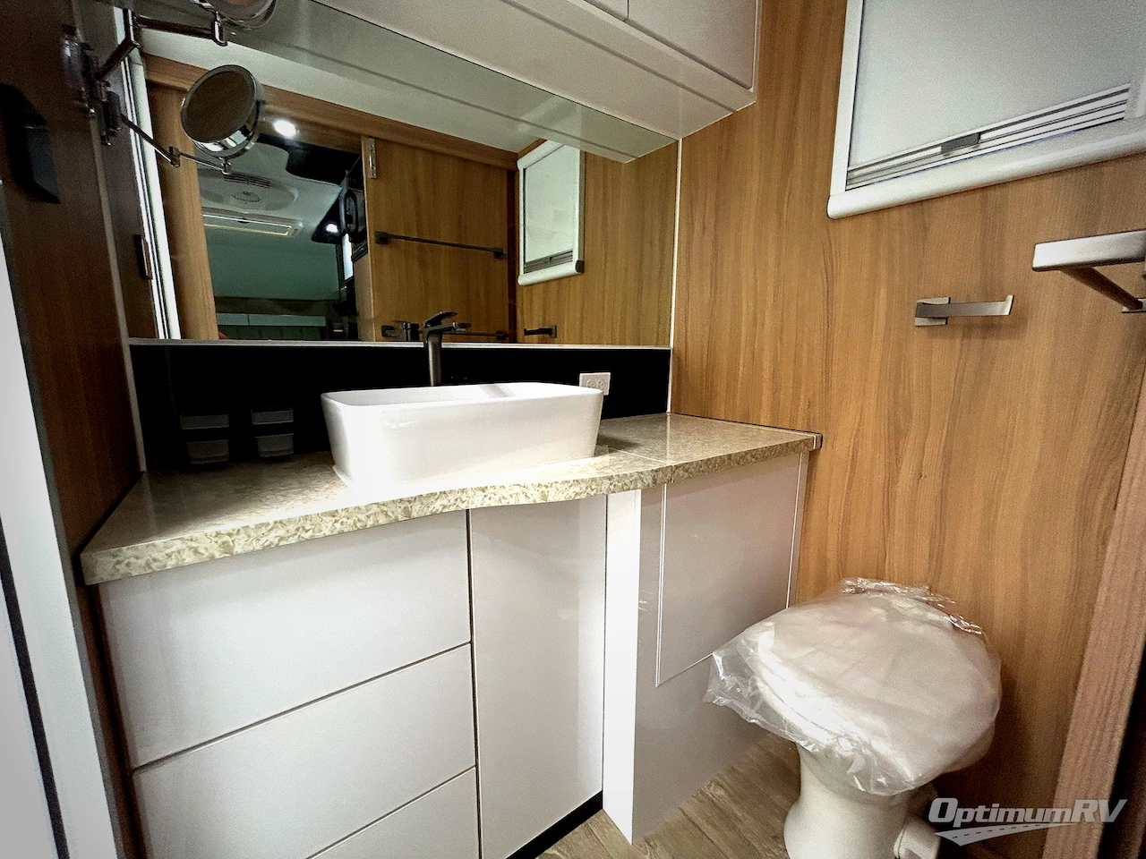 2024 Black Series Camper HQ Series HQ19 Photo 13