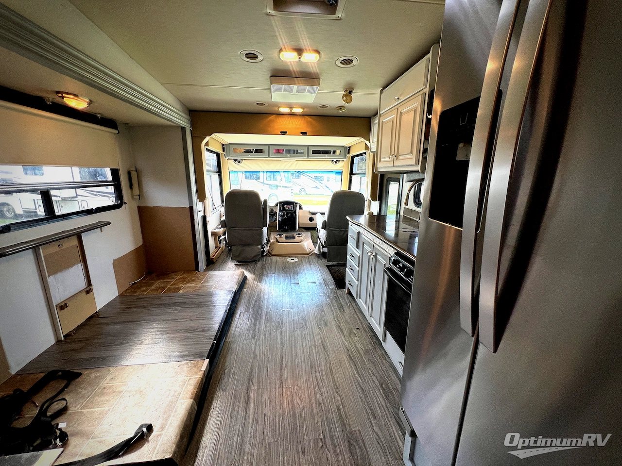 2015 Thor Outlaw 38RE Photo 5