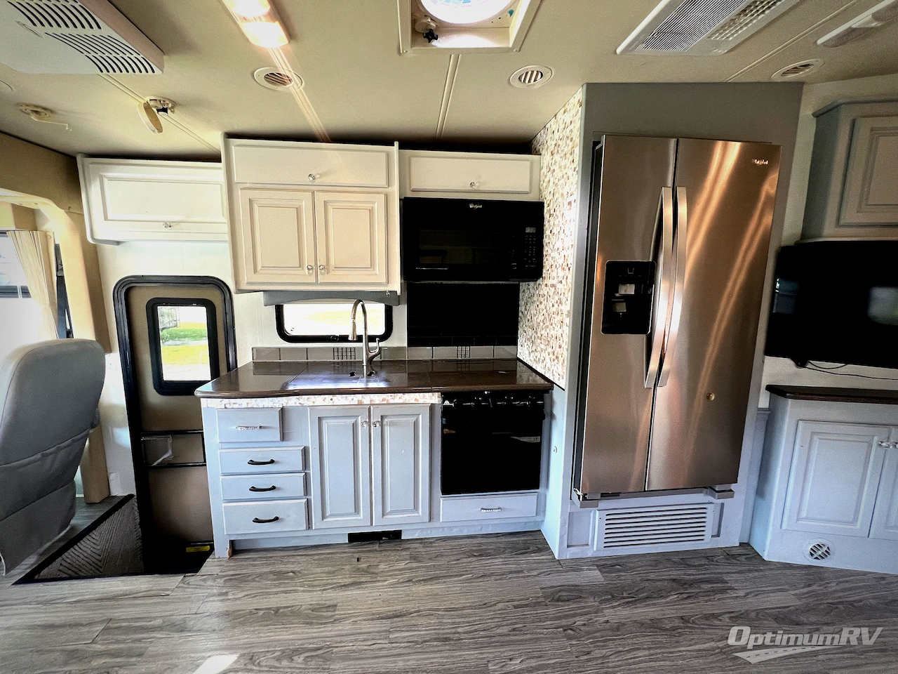 2015 Thor Outlaw 38RE Photo 8