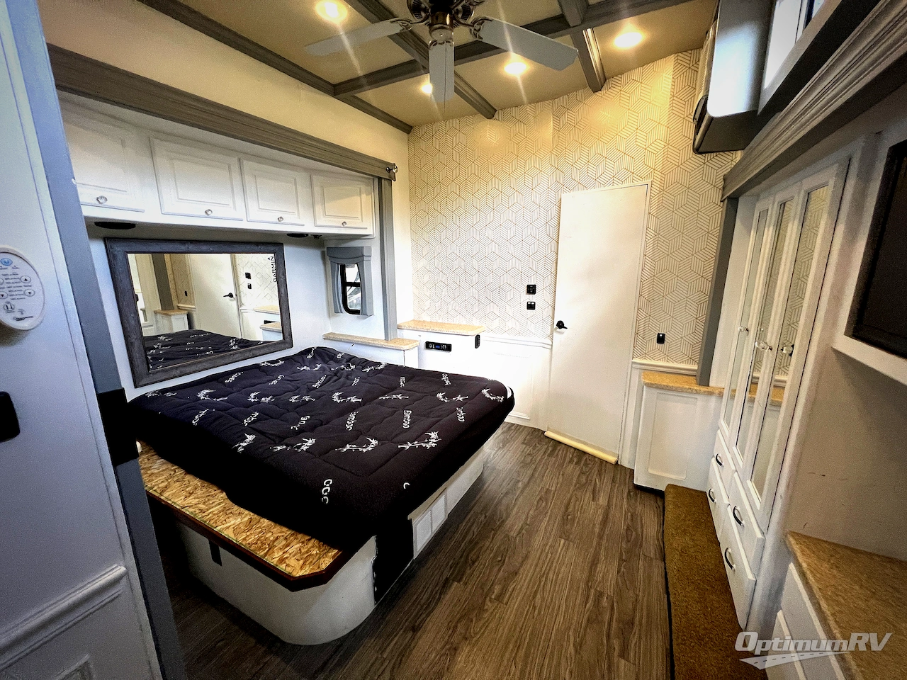 2015 Thor Outlaw 38RE Photo 19