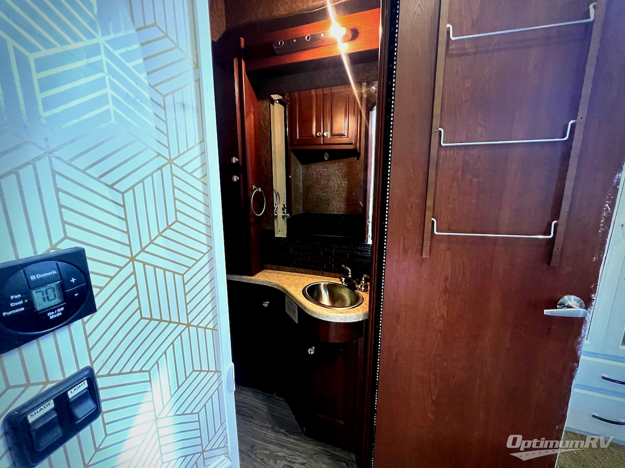 2015 Thor Outlaw 38RE Photo 22