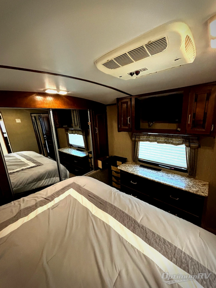2019 Keystone Outback 326RL Photo 8