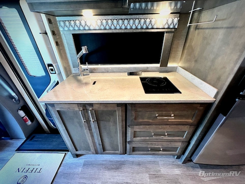 2023 Tiffin Wayfarer 25RW RV Photo 3