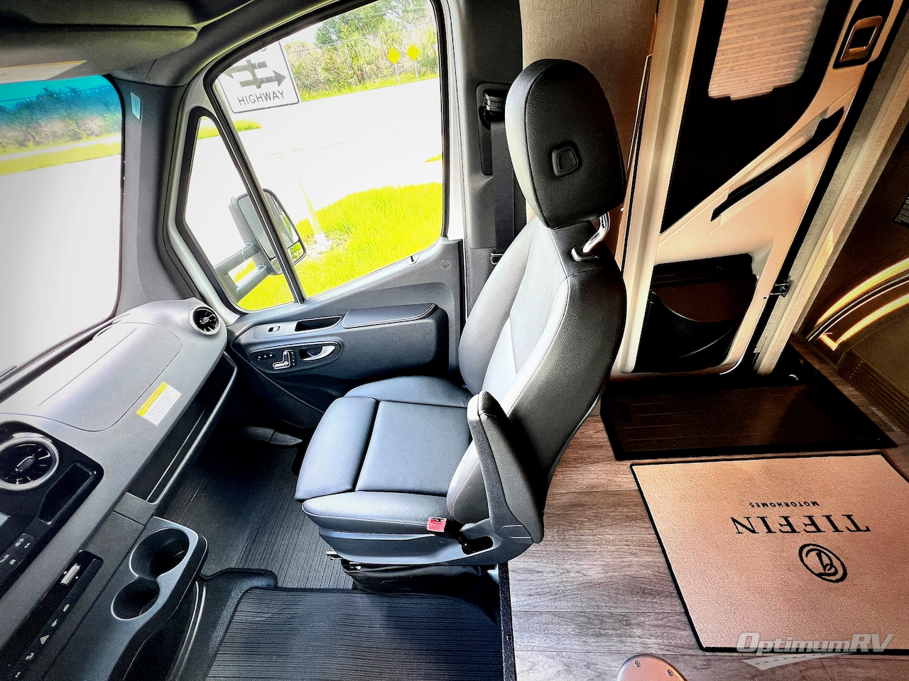 2023 Tiffin Wayfarer 25RW Photo 9