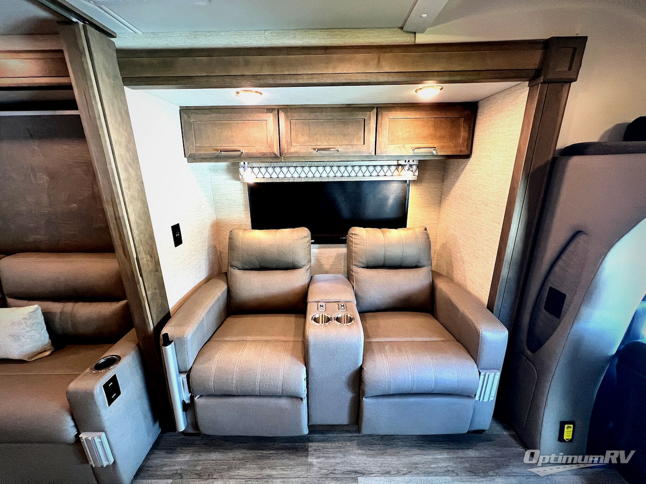 2023 Tiffin Wayfarer 25RW Photo 10