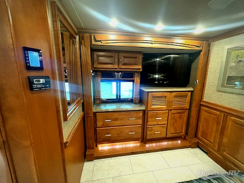 2017 Tiffin Phaeton 40 QBH RV Photo 4