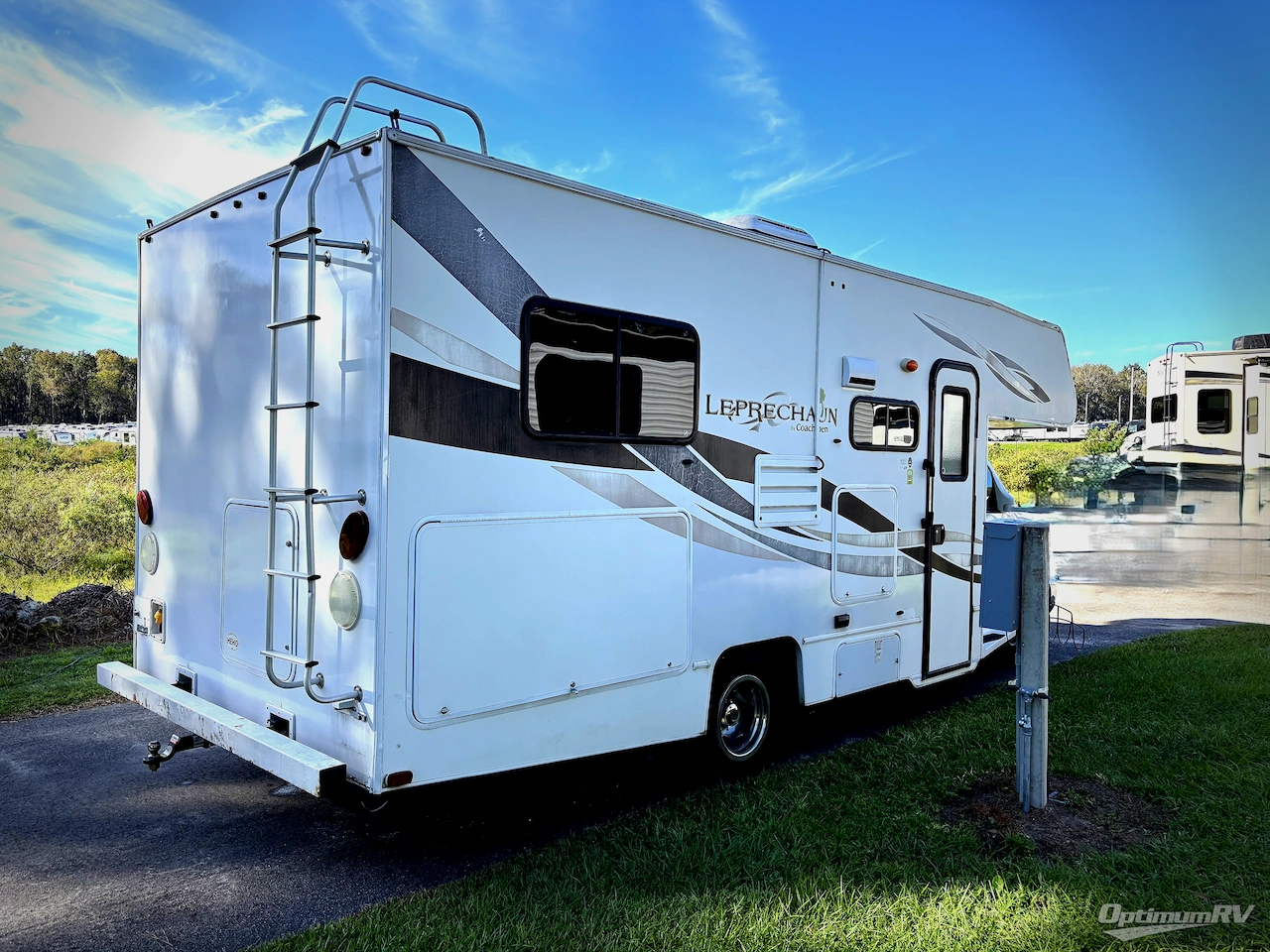 2013 Coachmen Leprechaun 210QB Ford 350 Photo 2