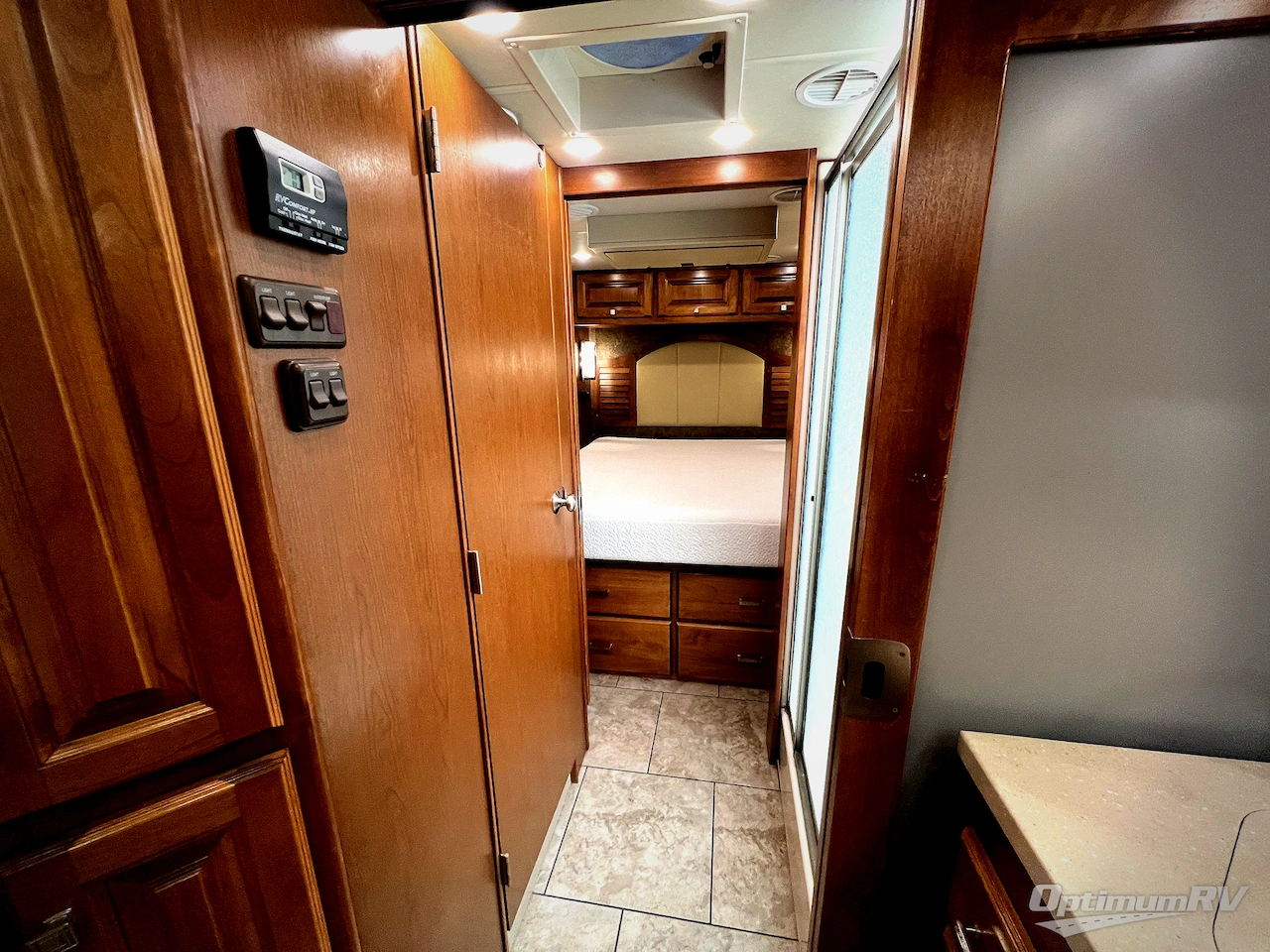 2014 Tiffin Allegro Breeze 28 BR Photo 24