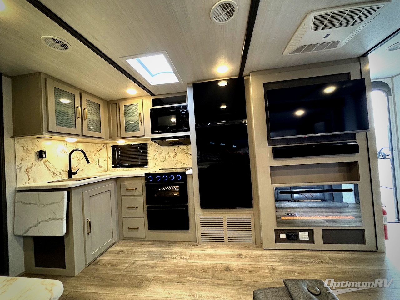 2024 Forest River Wildwood Heritage Glen Hyper-Lyte 25RBHL Photo 8