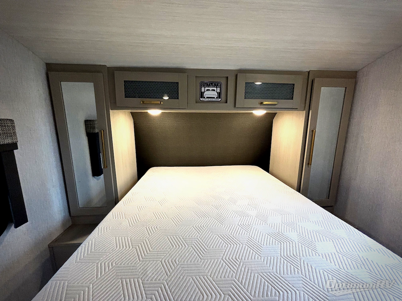 2024 Forest River Wildwood Heritage Glen Hyper-Lyte 25RBHL Photo 10