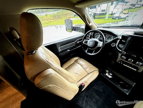2020 Dynamax Isata 5 36DS RV Photo 2