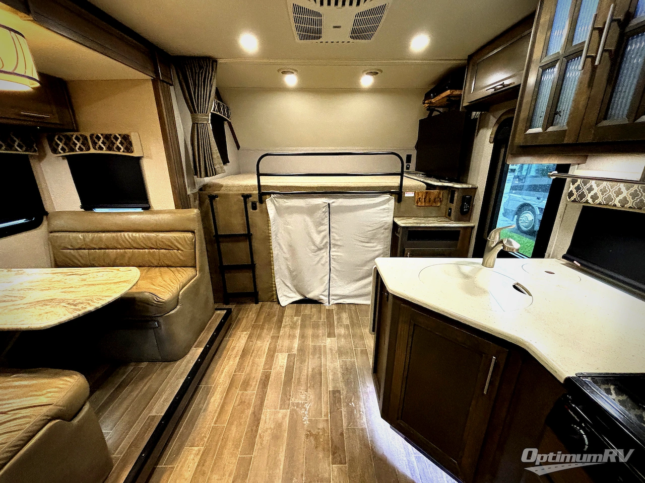 2020 Dynamax Isata 5 36DS Photo 5