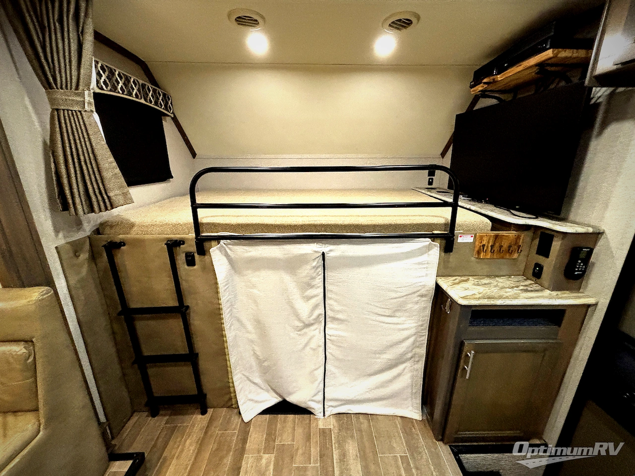 2020 Dynamax Isata 5 36DS Photo 10