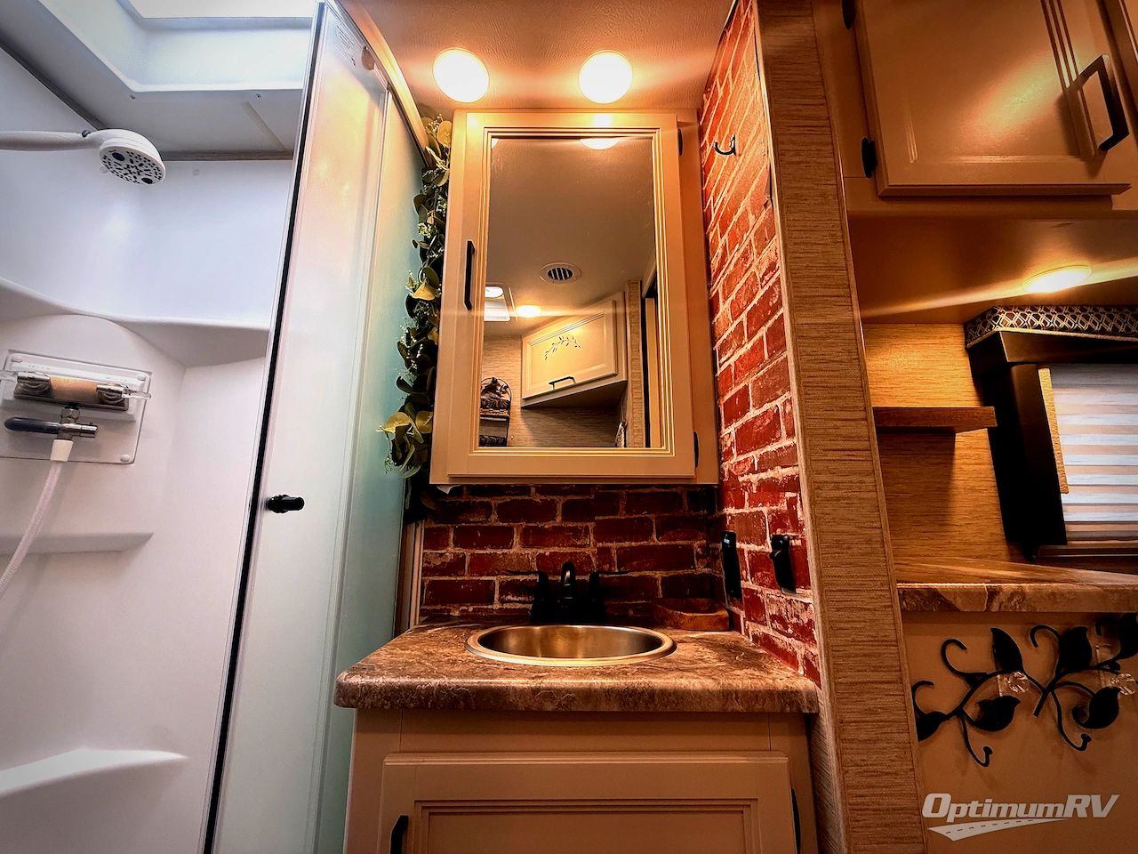 2023 Thor Chateau 31EV Photo 18
