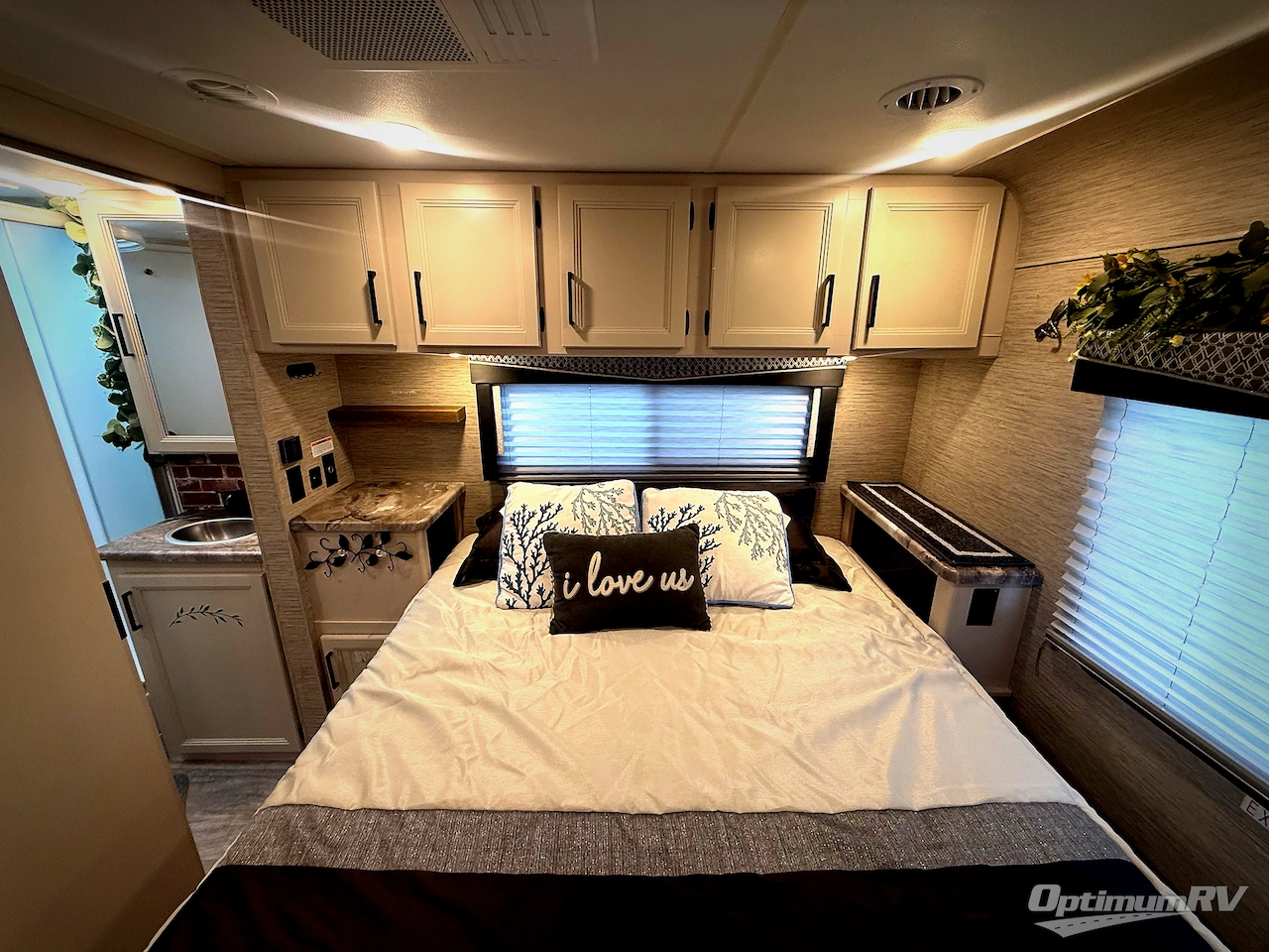 2023 Thor Chateau 31EV Photo 21