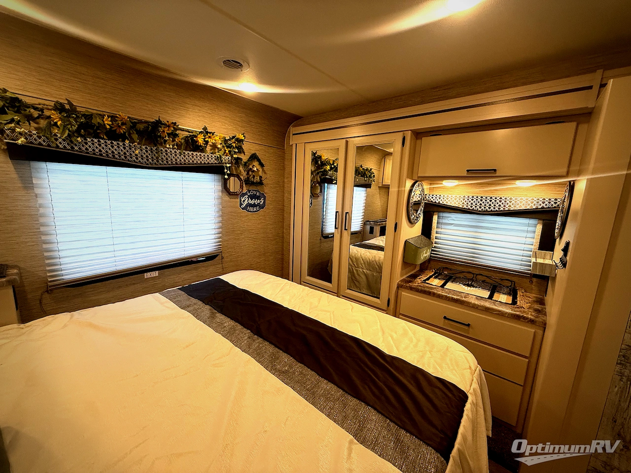 2023 Thor Chateau 31EV Photo 23