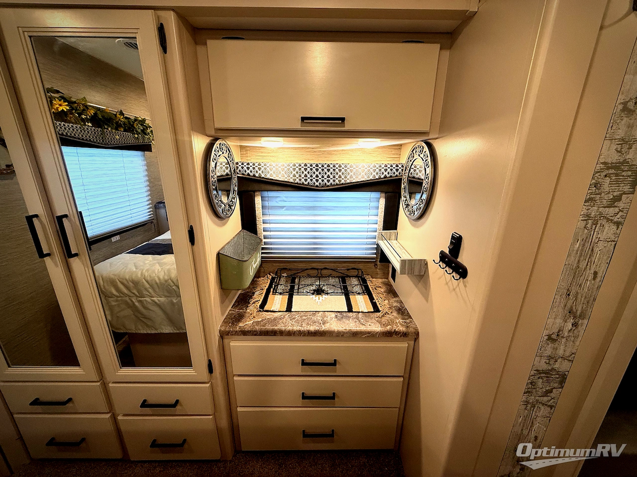 2023 Thor Chateau 31EV Photo 24