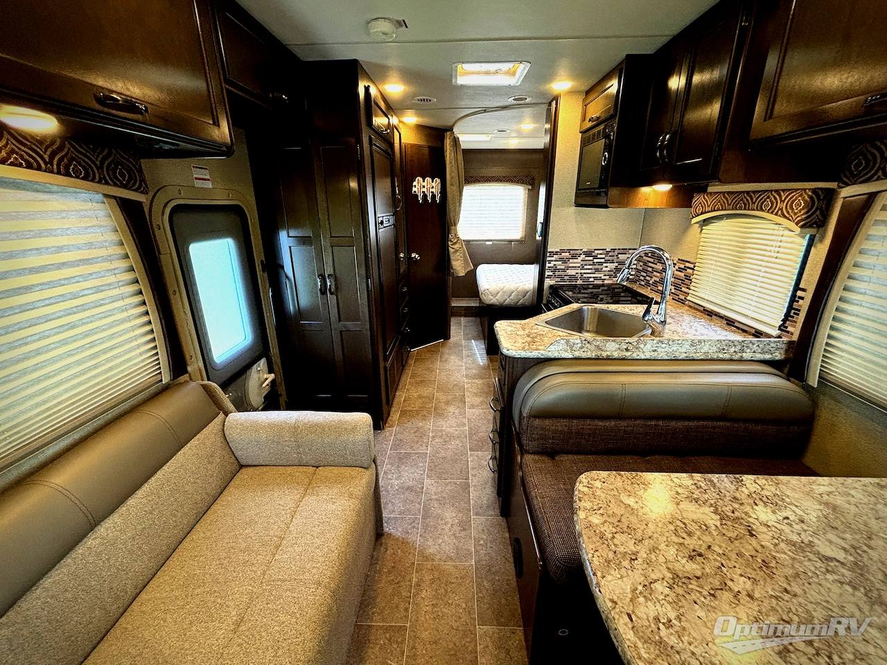 2018 Thor Chateau 26B Photo 4