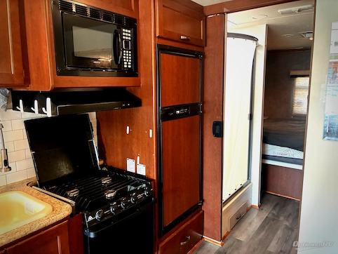 2015 Thor ACE 30.1 RV Photo 3