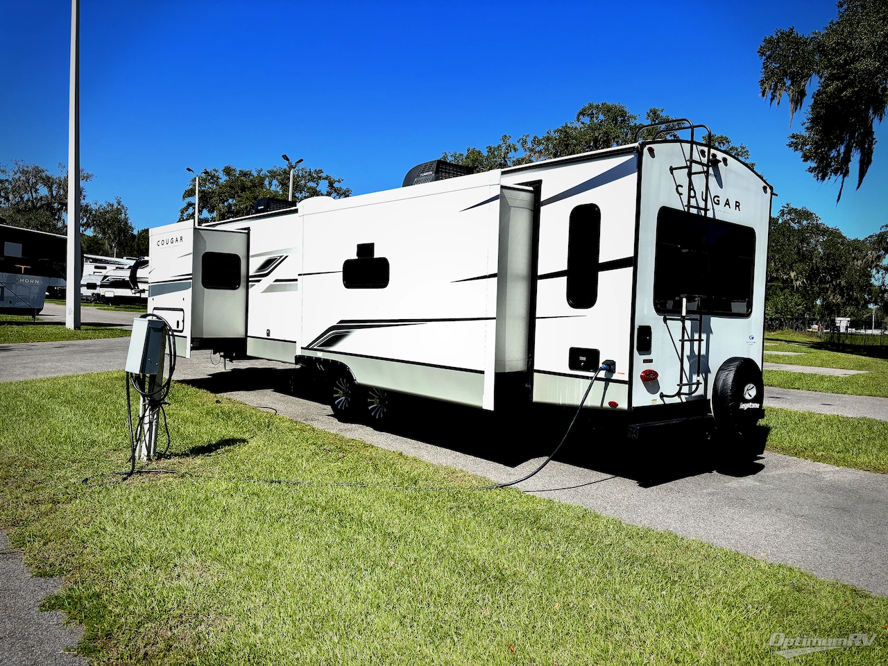2024 Keystone Cougar Half-Ton 33RLI Photo 3