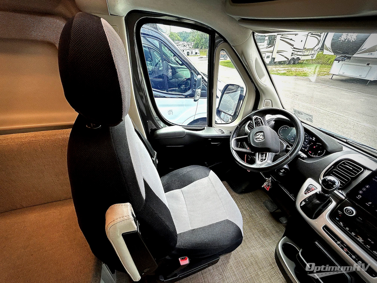 2023 Thor Rize 18M Photo 6