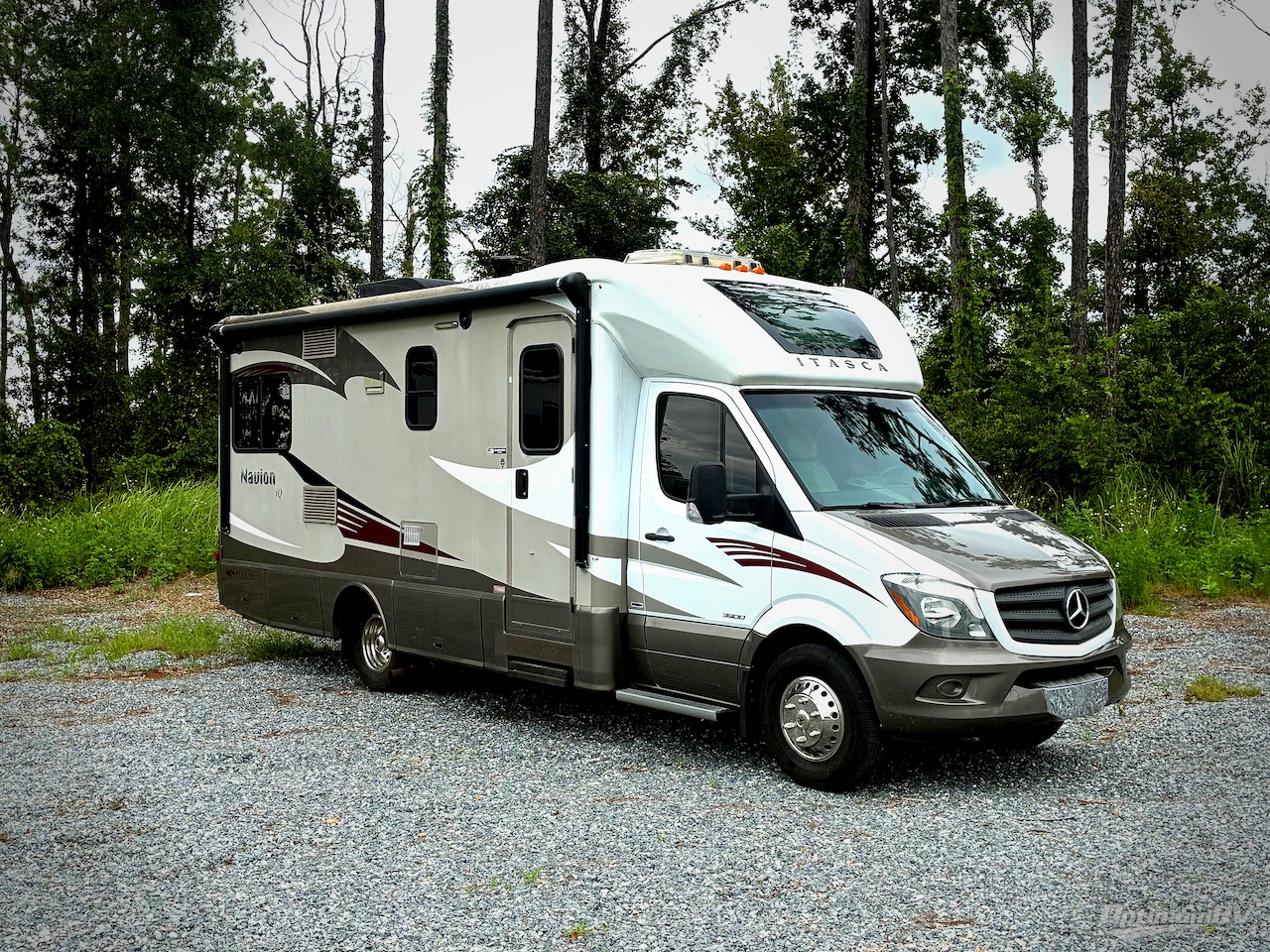 2014 Itasca Navion IQ 24G Photo 1