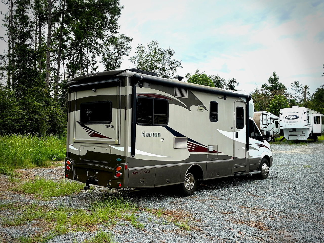 2014 Itasca Navion IQ 24G Photo 2