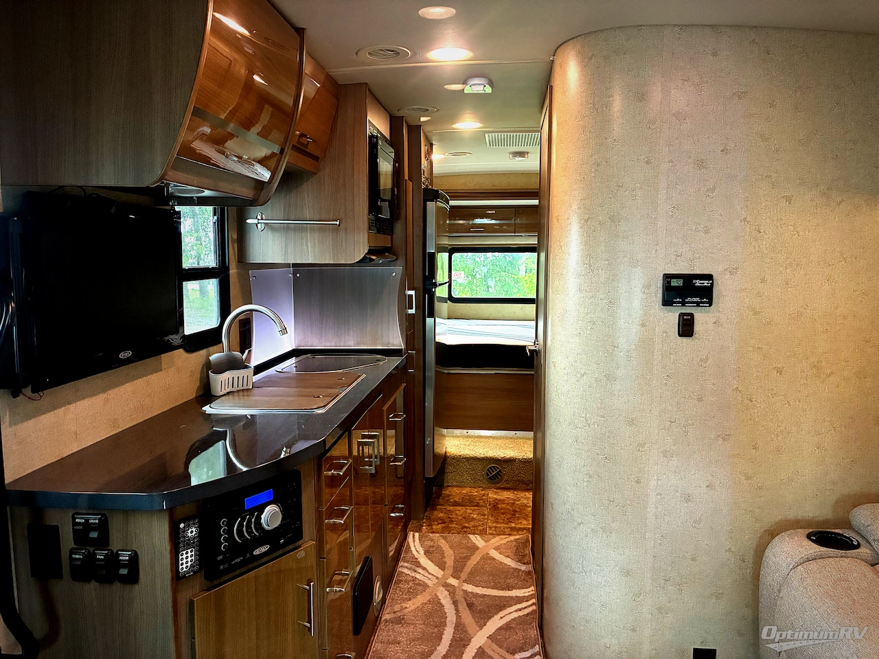 2014 Itasca Navion IQ 24G Photo 4