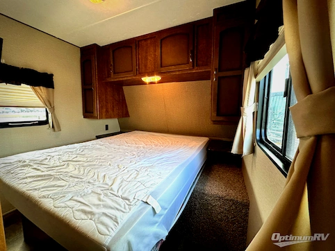 2015 CrossRoads Zinger ZT27RL RV Photo 4