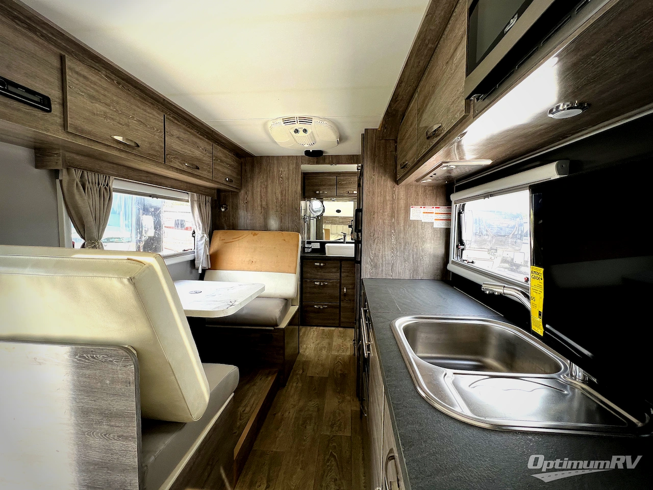 2024 Black Series Camper Black Series Camper HQ19 Photo 4
