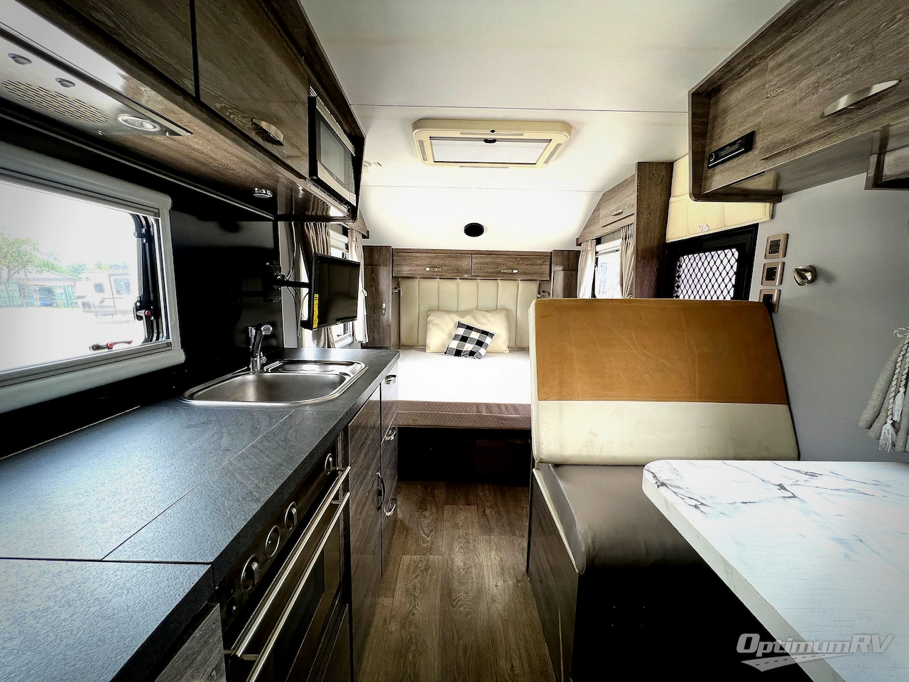 2024 Black Series Camper Black Series Camper HQ19 Photo 5