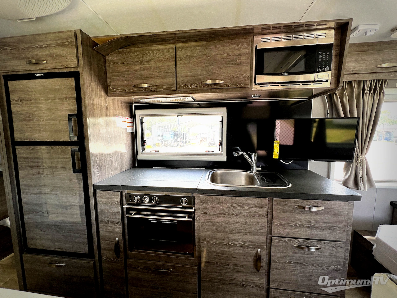 2024 Black Series Camper Black Series Camper HQ19 Photo 7