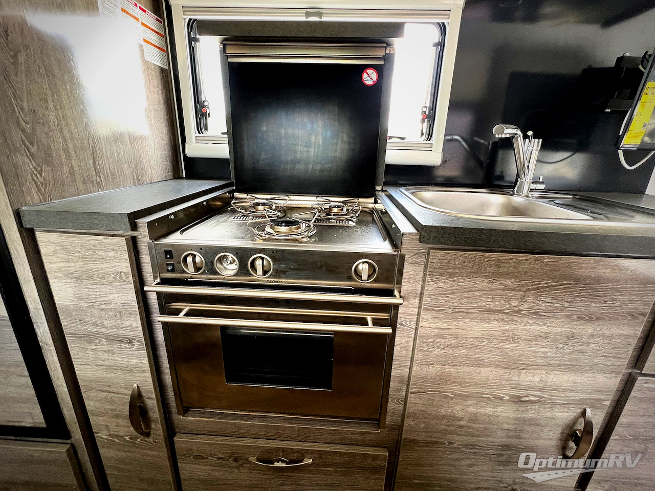 2024 Black Series Camper Black Series Camper HQ19 Photo 9