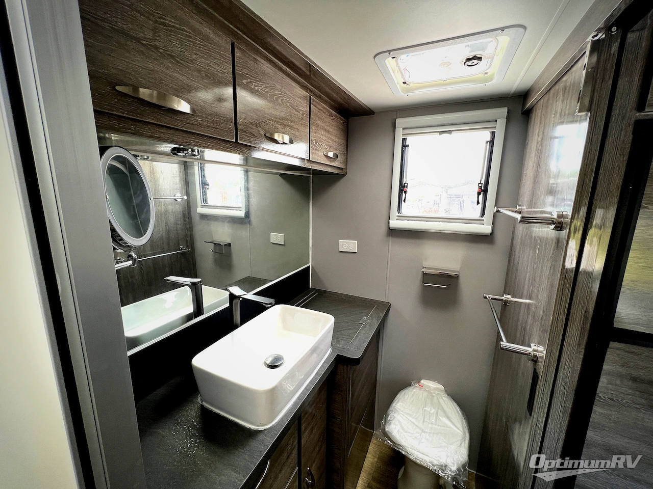 2024 Black Series Camper Black Series Camper HQ19 Photo 15